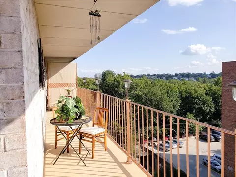 687 Bronx River Rd #8F, Yonkers, NY 10704