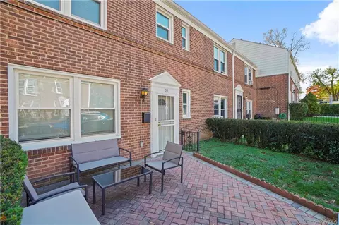 22 Hilltop Acres #22, Yonkers, NY 10704