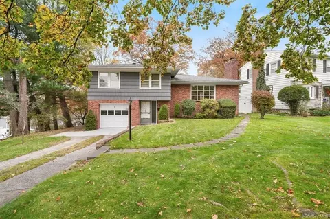 27 Farrell Pl N, Yonkers, NY 10701