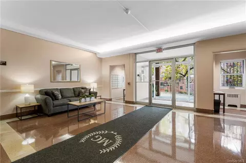 290 Collins Ave #7D, Mount Vernon, NY 10552