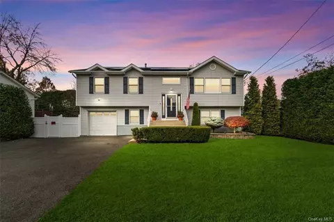 14 E Charles St, Clarkstown, NY 10954