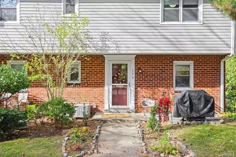 174 Charter Cir #174, Ossining, NY 10562