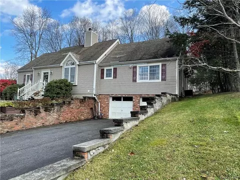 1 Mallard Dr, Newburgh, NY 12550