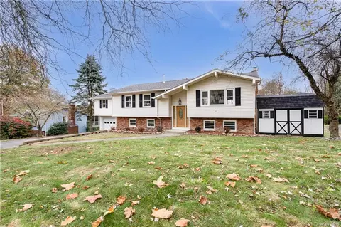 22 Plymouth Rd, Fishkill, NY 12524