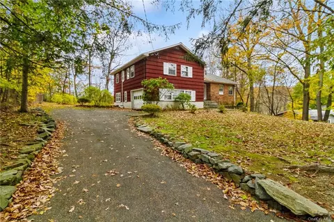 32 Parkway Dr, Cortlandt, NY 10567