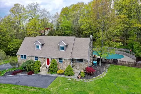 9 Sands Point Rd, Washingtonville, NY 10992
