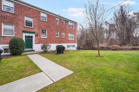 31 Fieldstone Dr #D4, Greenburgh, NY 10530