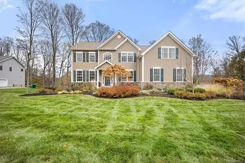 30 Biltmore Dr, Beekman, NY 12533