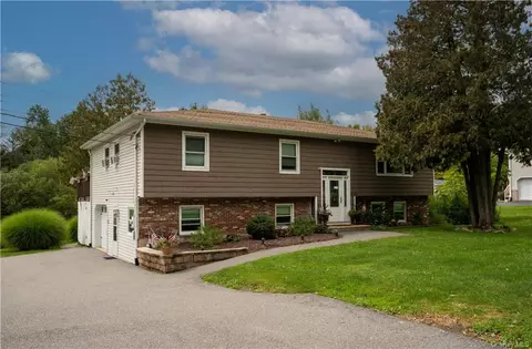 2725 Quinlan St, Yorktown, NY 10598