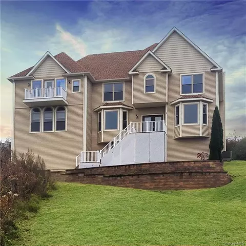 5 Madison Rose Ct, Newburgh, NY 12550