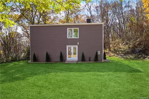 51 Crossroad Ct, Stormville, NY 12582