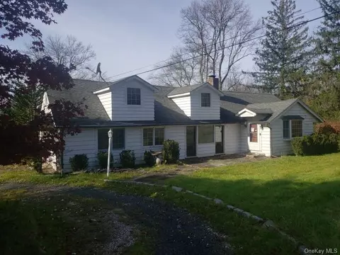3571 Gomer St, Yorktown, NY 10598