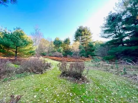 114 Hillside Rd, Highland, NY 12719