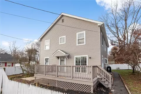 7 Hillside Ln, Beekman, NY 12533