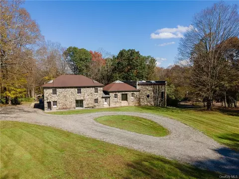 50 Bisbee Ln, Bedford Hills, NY 10507