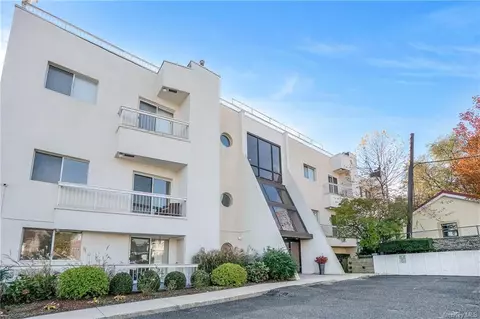 190 Schofield St #1B, Bronx, NY 10464