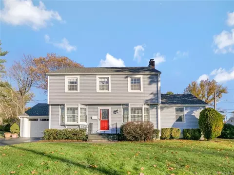7 Pearce Pkwy, Orangetown, NY 10965