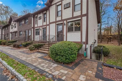 122 N Route 303 #10, Clarkstown, NY 10920