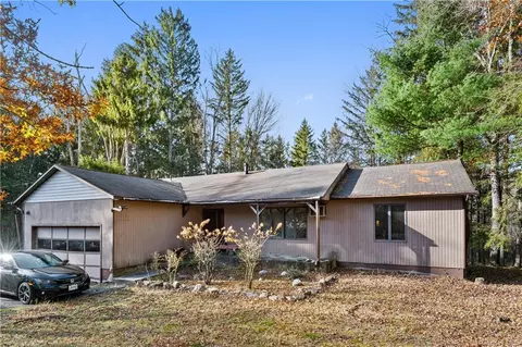 95 Shaw Rd, Wallkill, NY 10941