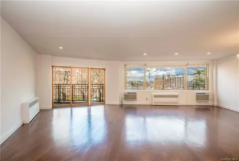12 Old Mamaroneck Rd #3C, White Plains, NY 10605