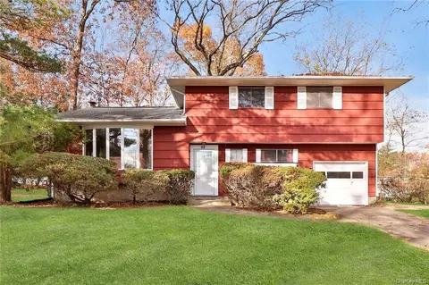 44 Gregory St, Clarkstown, NY 10956