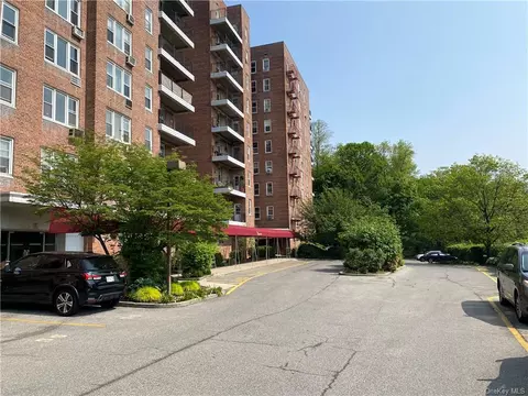245 Rumsey Rd #6E, Yonkers, NY 10701