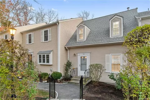 52 Carrollwood Dr, Greenburgh, NY 10591