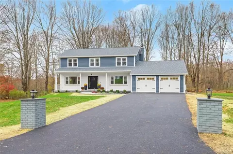 7 Florence Dr, Mahopac, NY 10541