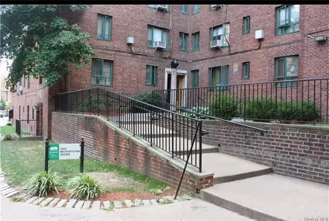 1560 Metropolitan Ave #1D, Bronx, NY 10462