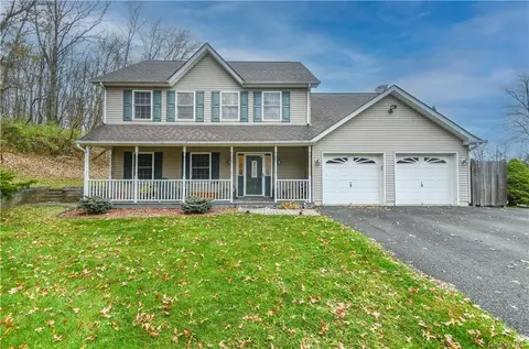 11 Houghtailing Ln, Shawangunk, NY 12589