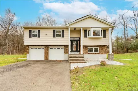 125 Fletcher Dr N, Newburgh, NY 12550
