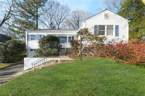 124 Huntley Dr, Greenburgh, NY 10502