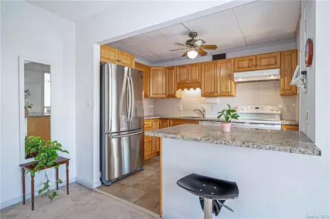 500 High Point Dr #807, Greenburgh, NY 10530