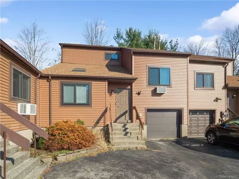 32 Walnut Ct, Fishkill, NY 12524