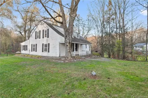 662 Traver Rd, Pleasant Valley, NY 12569