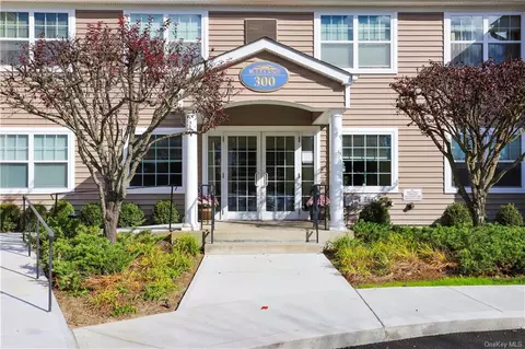 300 Woodcrest Ln #316, Mount Kisco, NY 10549