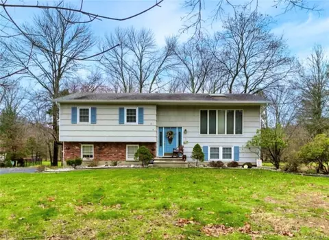 4 Kingston Dr, Ramapo, NY 10977