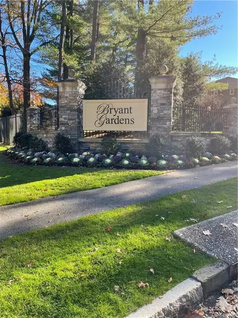 2 Bryant Cres #2J, White Plains, NY 10605