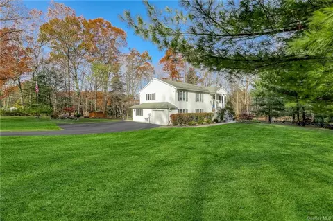 2 Finnegan Ln, Ramapo, NY 10901