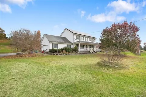 20 Robyn Dr, Marlboro, NY 12542