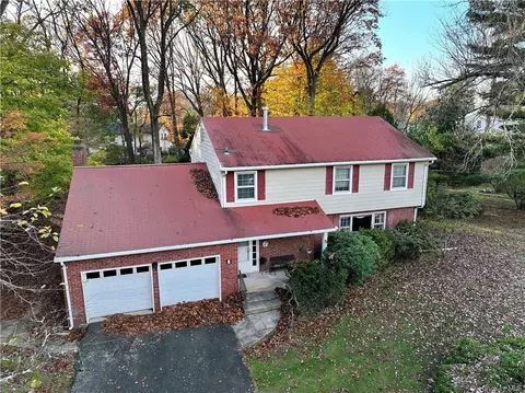 5 Lark Ln, Ramapo, NY 10977