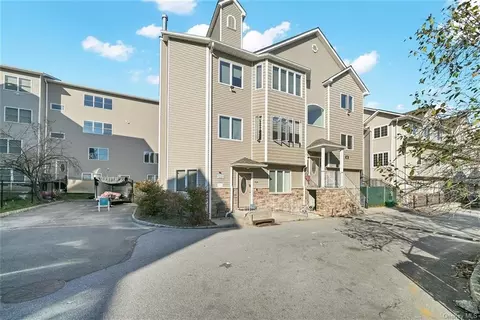 4 Northgate Dr, Ramapo, NY 10977