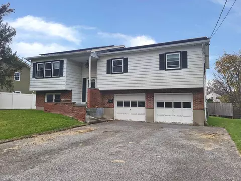 5 Kingsley Pl, Newburgh, NY 12550