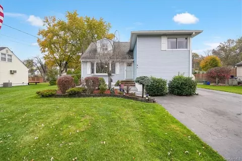 181 Quaspeck Blvd, Clarkstown, NY 10989