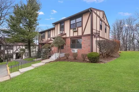 542 Sierra Vista Ln, Clarkstown, NY 10989