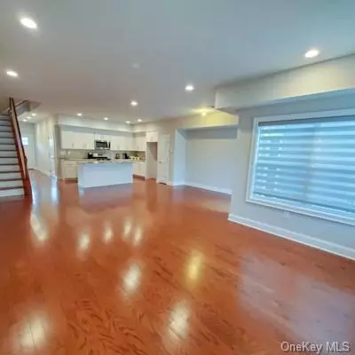 210 Hudson View Ter, Hyde Park, NY 12538