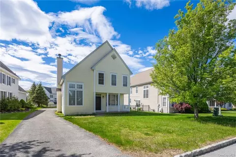 6 Waverly Ct, Woodbury Town, NY 10930
