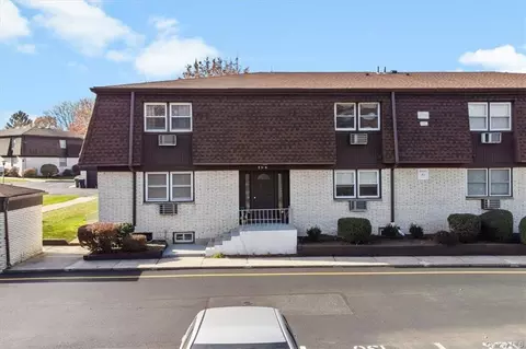 9 Oxford Dr #8, Clarkstown, NY 10989