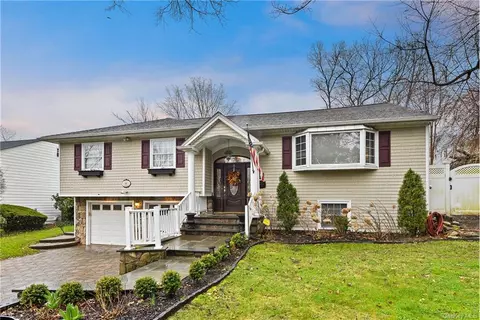 98 Valley Ter, Rye, NY 10573