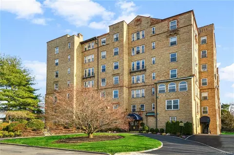 490 Bleeker Ave #3F, Mamaroneck, NY 10543